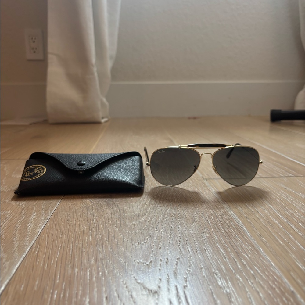Ray-Ban Gold Frame Sunglasses with Black Case Unisex